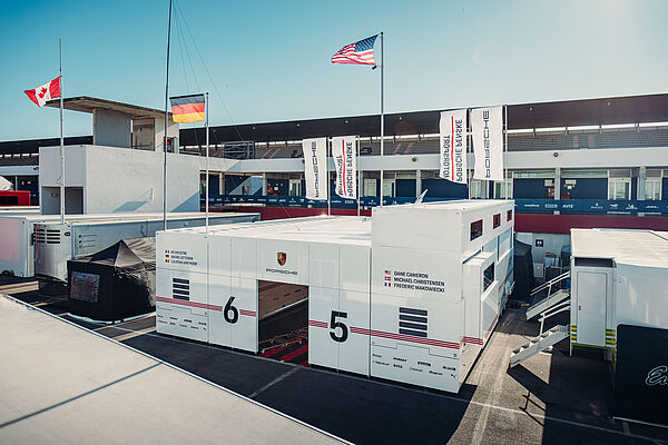 SCHULER  TRAILER PORSCHE PENSKE MOTORSPORT