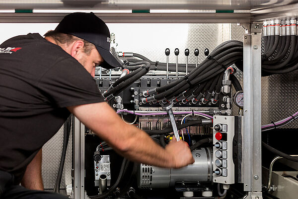 Schuler Trucks - Jobs & Karriere - Technik Team