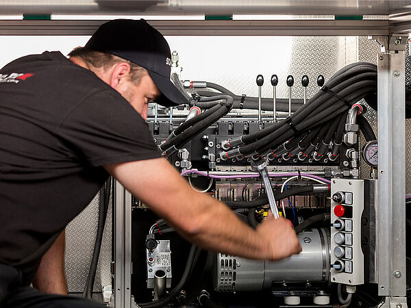 Schuler Trucks - Jobs & Karriere - Technik Team