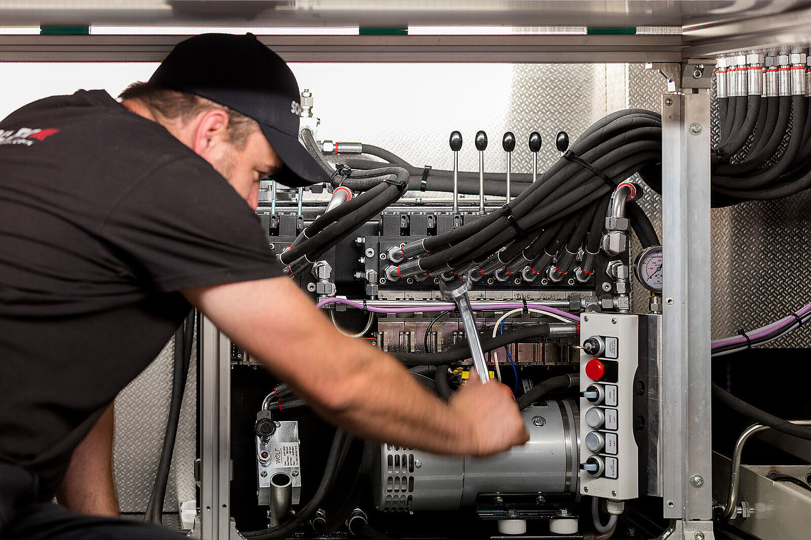 Schuler Trucks - Jobs & Karriere - Technik Team Schuler Trucks - Jobs & Karriere - Technik Team