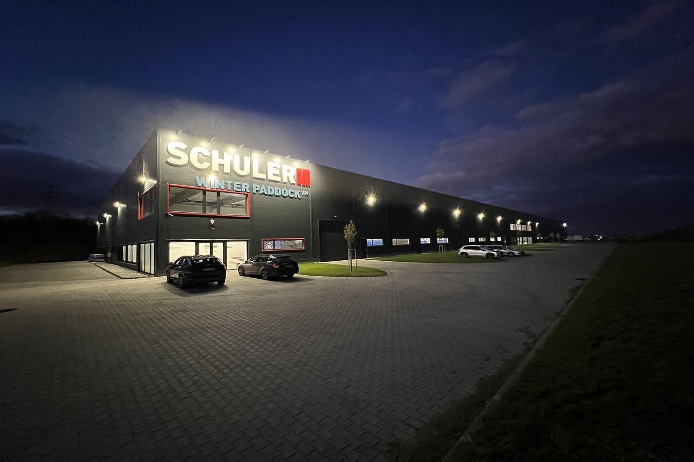 SCHULER_F1_ALPINE_MOTORHOME_PADDOCK