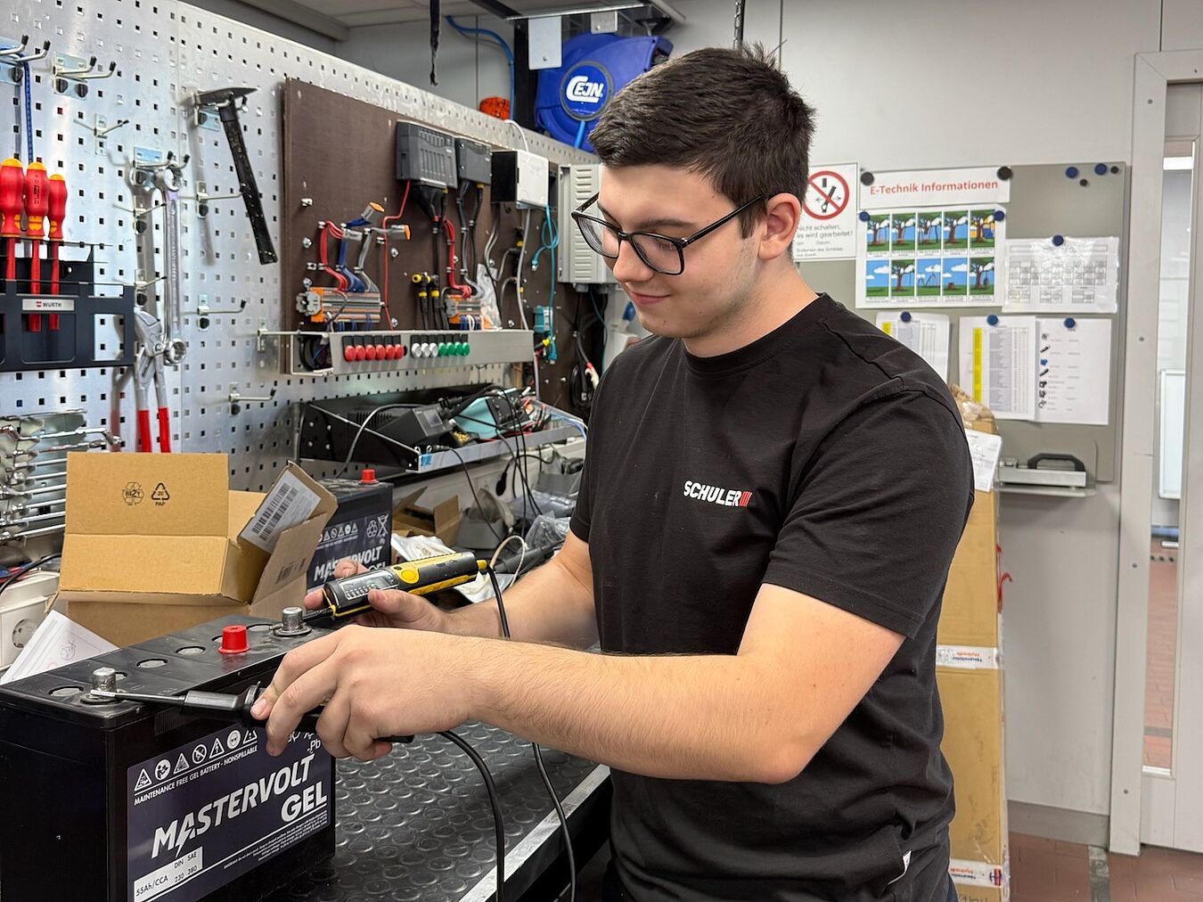 Schuler Trucks - Jobs & Karriere - Elektriker