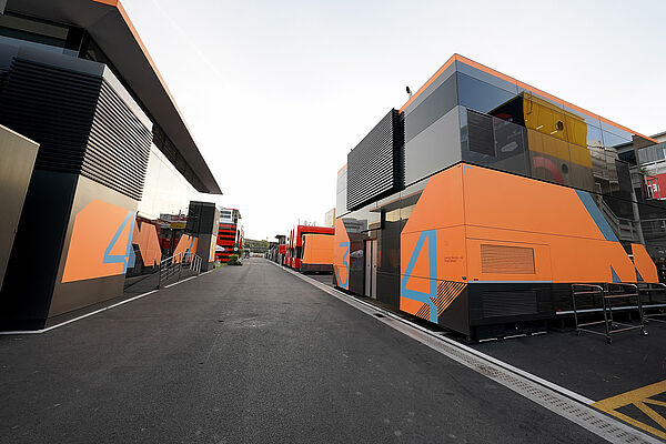 SCHULER-TRUCKS-MOTORSPORT-F1-mclaren