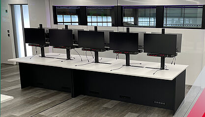 SCHULER_RACE_BASE_ENGINEERING_STATION_MOTORHOME