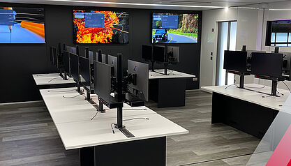 SCHULER_RACE_BASE_ENGINEERING_STATION_MOTORHOME