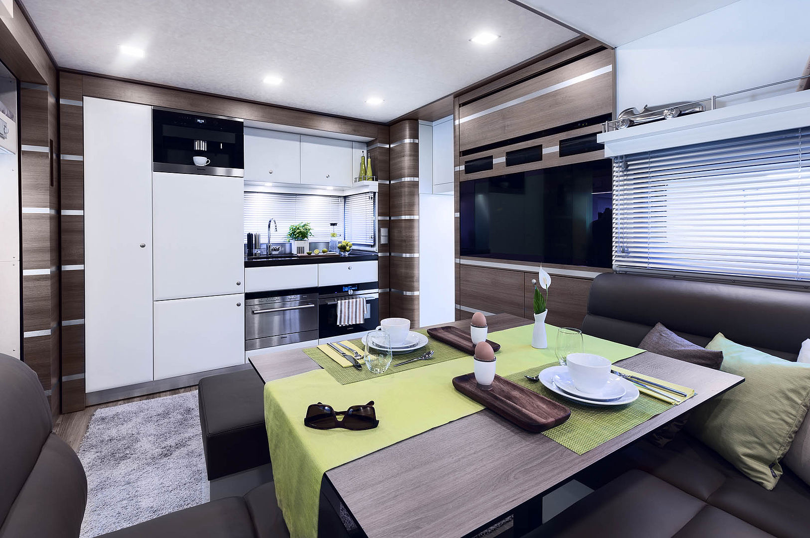 MOTORHOME CONTINENTAL 100 - luxurious living space