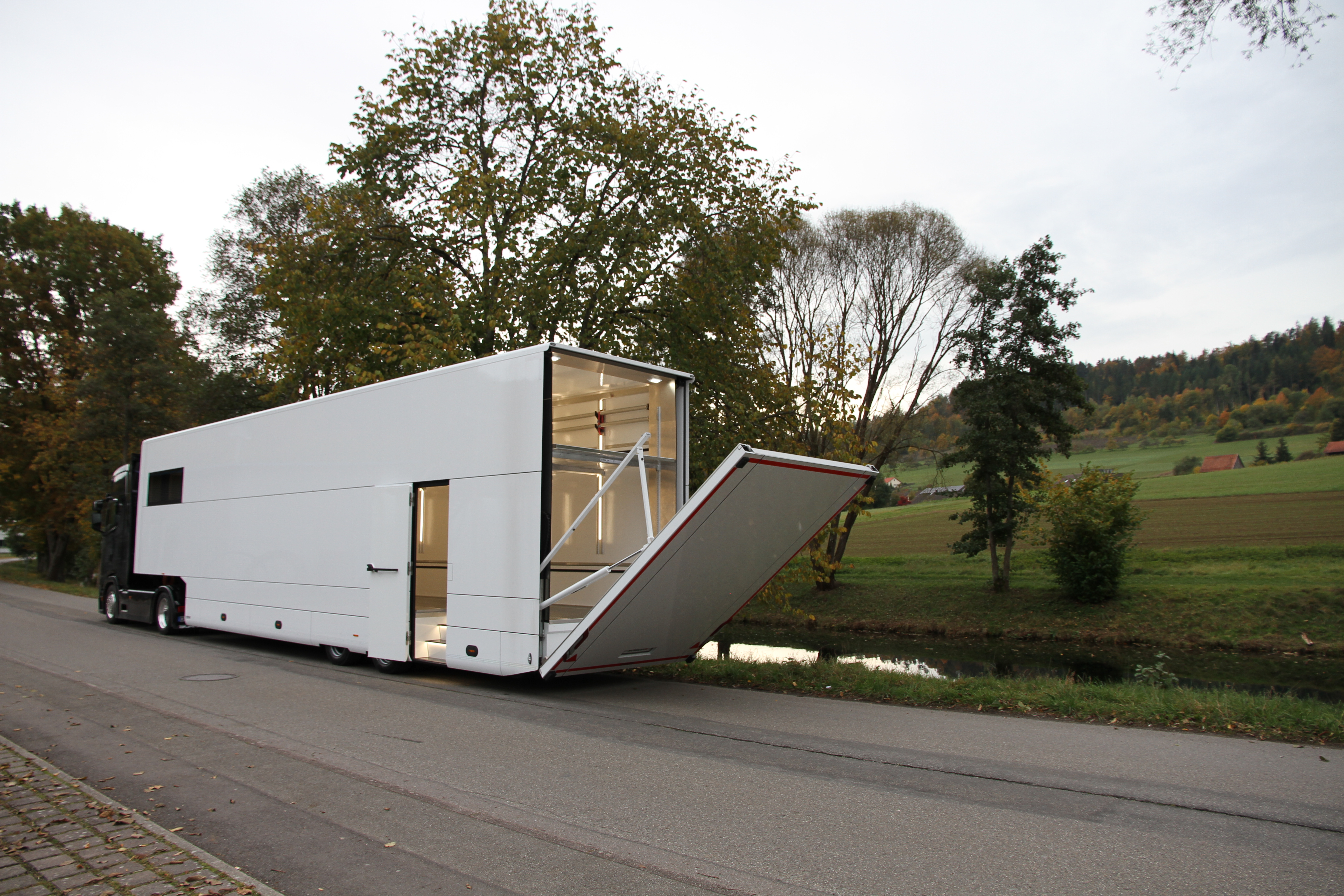 SCHULER MOTORSPORT RACE TRAILER RACELINER