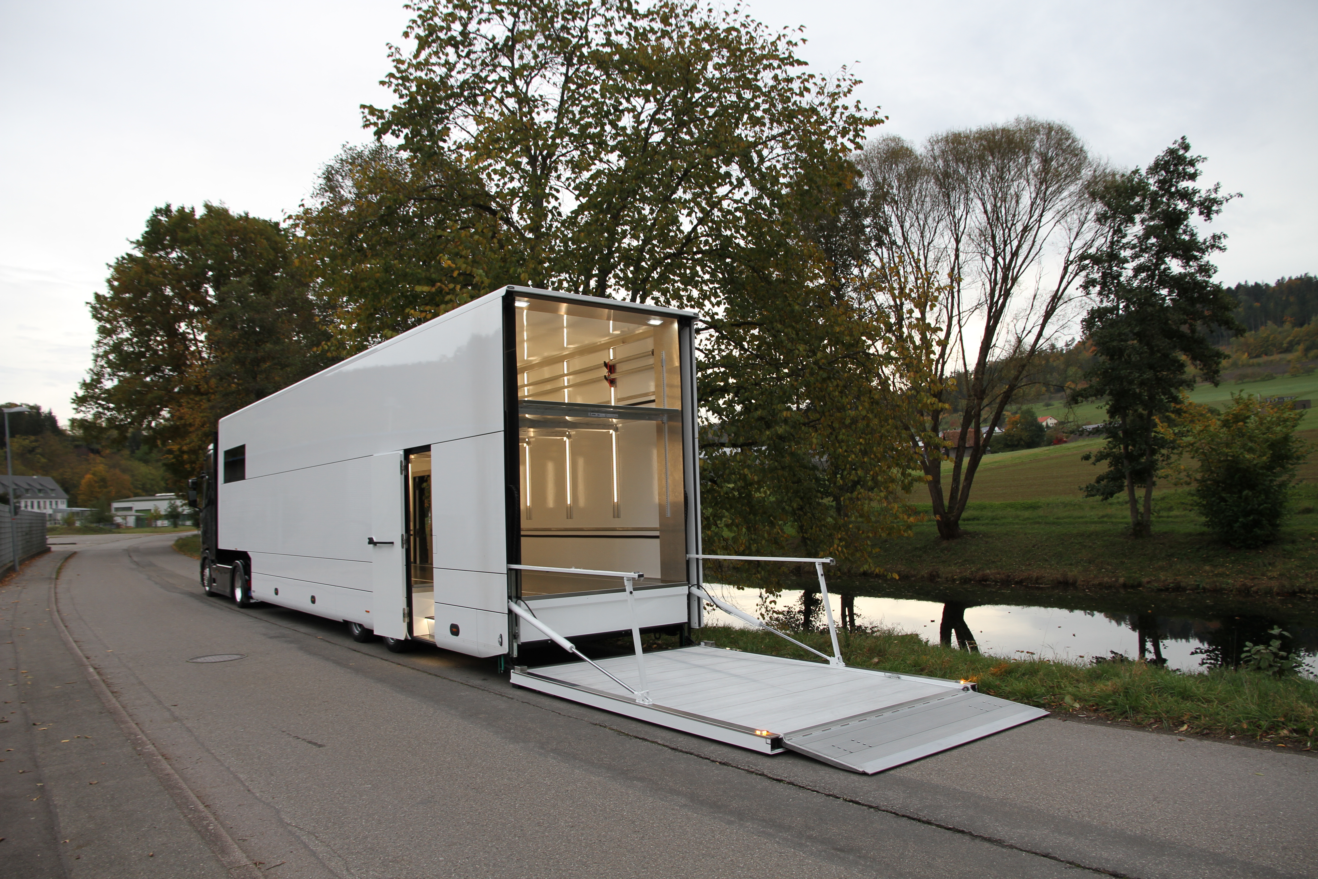 SCHULER MOTORSPORT RACE TRAILER RACELINER